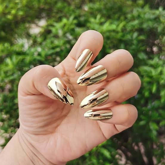 Full Metallic Chrome Finish Visual Idea Full Metallic Chrome Finish Visual Idea β Winter Gold Nails
