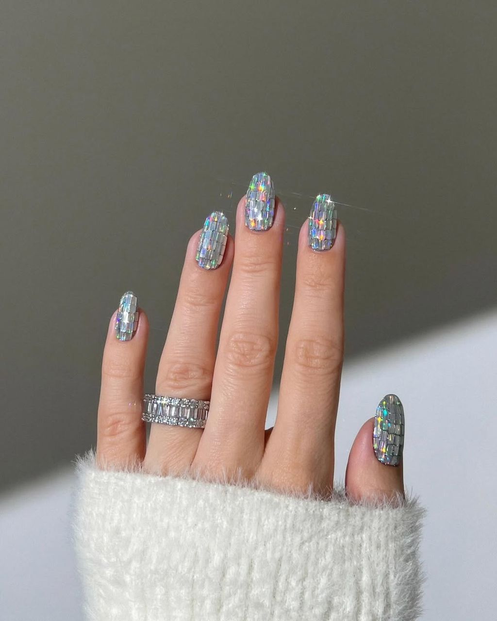 Silver Mosaic Glitter Oval Nails Silver Mosaic Glitter Oval Nails β New Years Eve Nails 2027