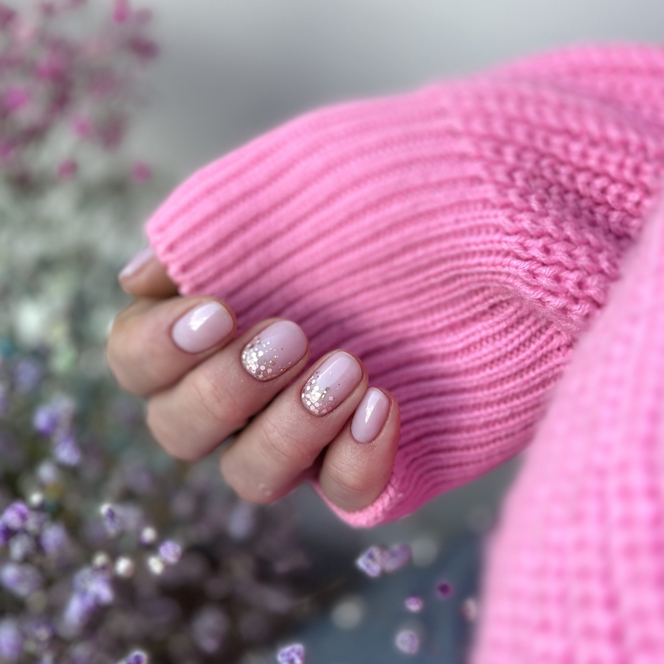 Short Round Pink with Scattered Glitter Short Round Pink with Scattered Glitter β Winter Pink Nails