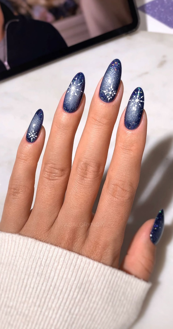 Long Stiletto Blue Glitter Gradient with Snowflakes — Winter Glitter Nails