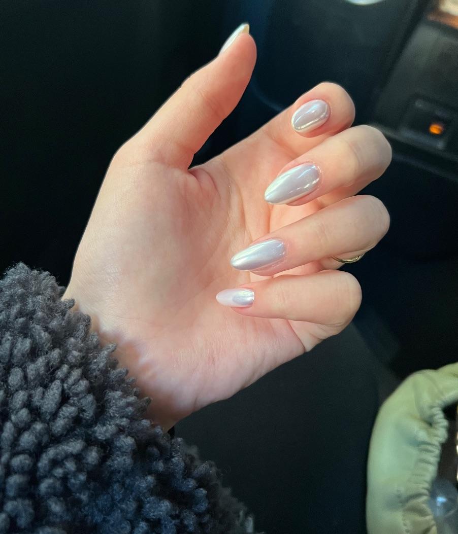 Off-White Subtle Iridescent Chrome Off-White Subtle Iridescent Chrome β Winter Chrome Nails