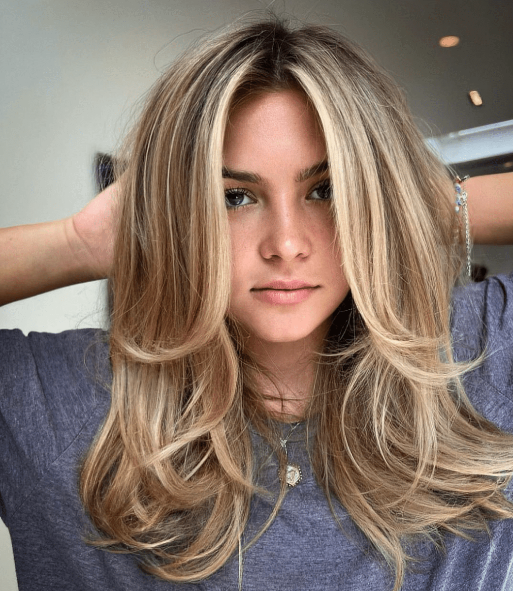Front View Collarbone Layered Shag with Curtain Bangs — Winter Haircuts for Wavy Hair