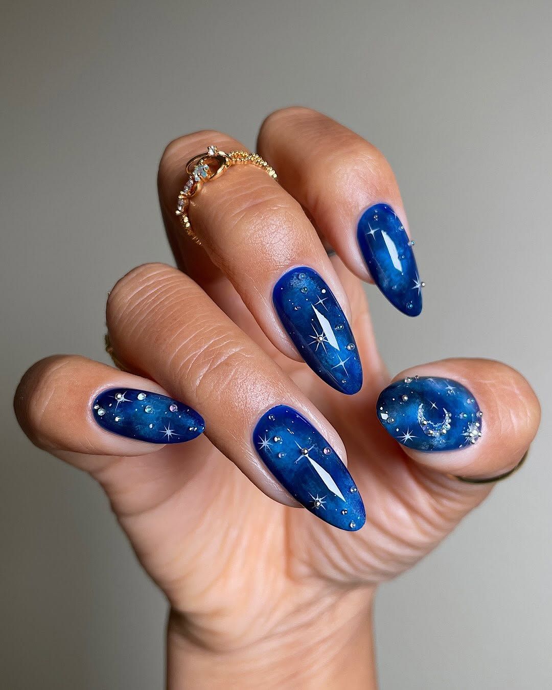 Visual Idea — Medium Length Winter Nails