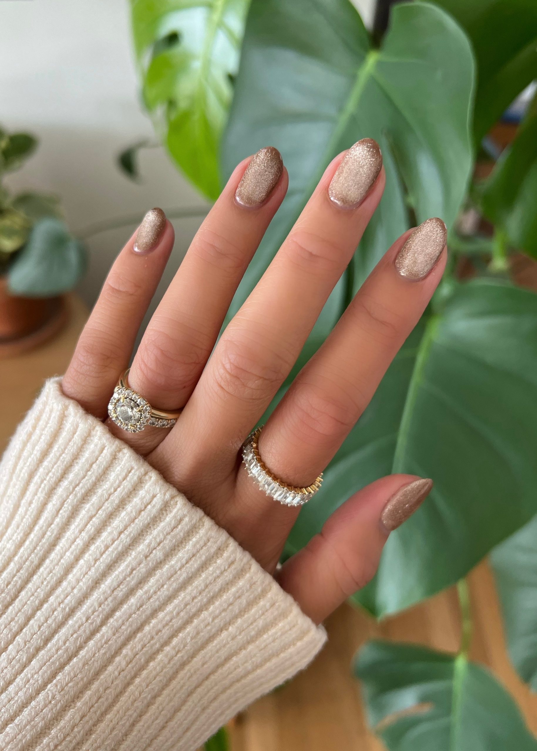 Glitter Visual Idea Glitter Visual Idea β Winter Gold Nails