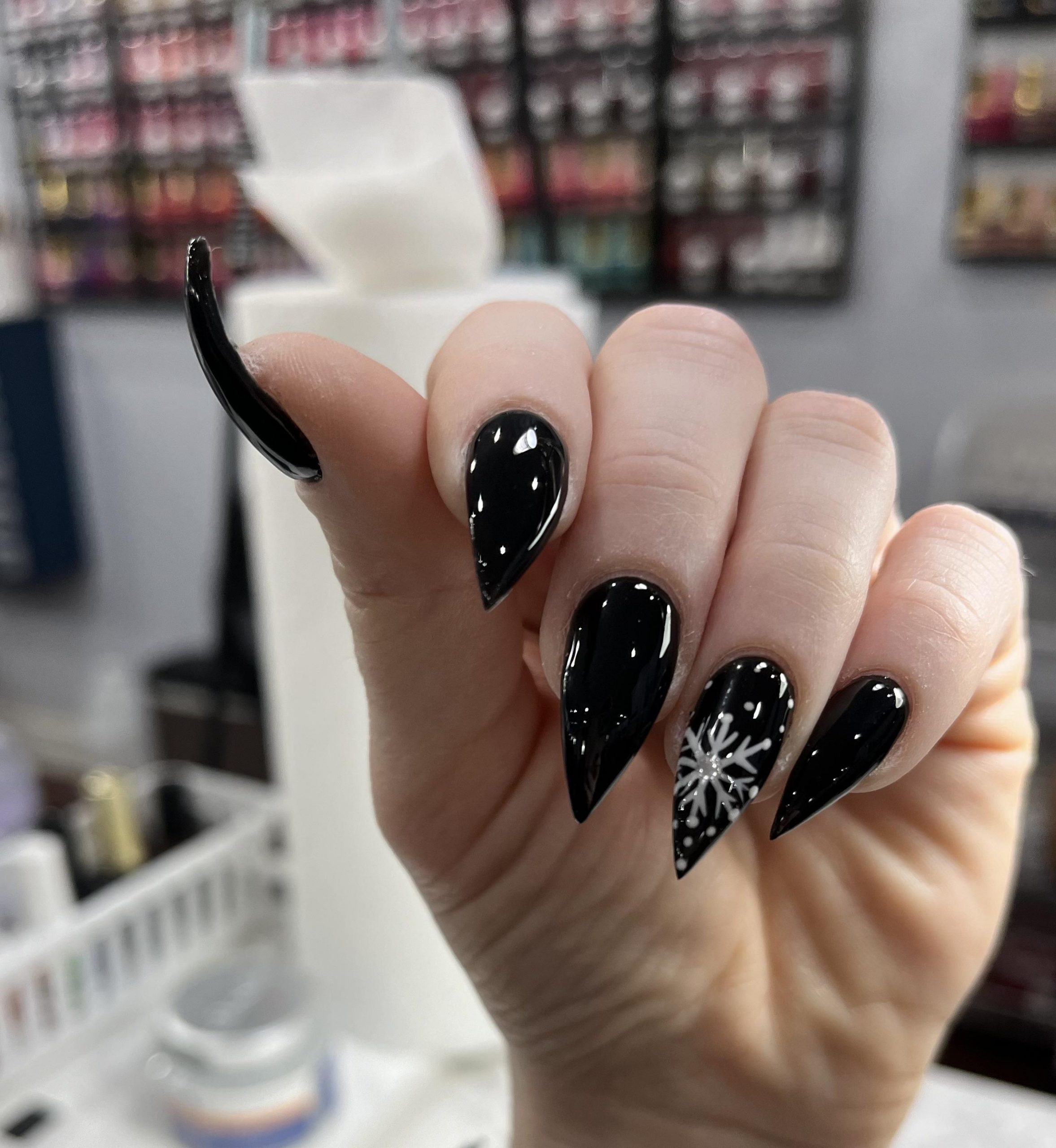 Christmas Winter Visual Idea Christmas Winter Visual Idea β Christmas Stiletto Nails 2026