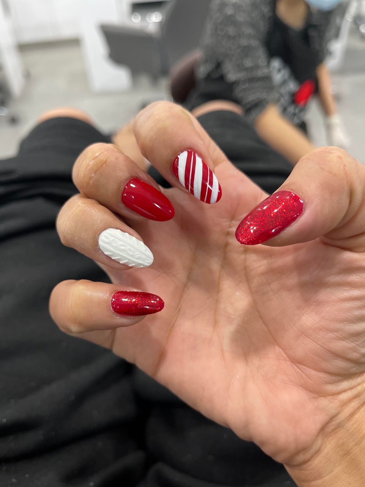 One Hand Visual Idea One Hand Visual Idea β Christmas Nails 2026