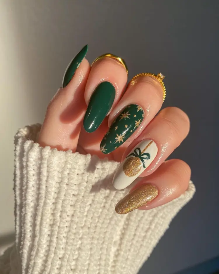 Glossy Glitter Visual Idea — Dark Green Winter Nails