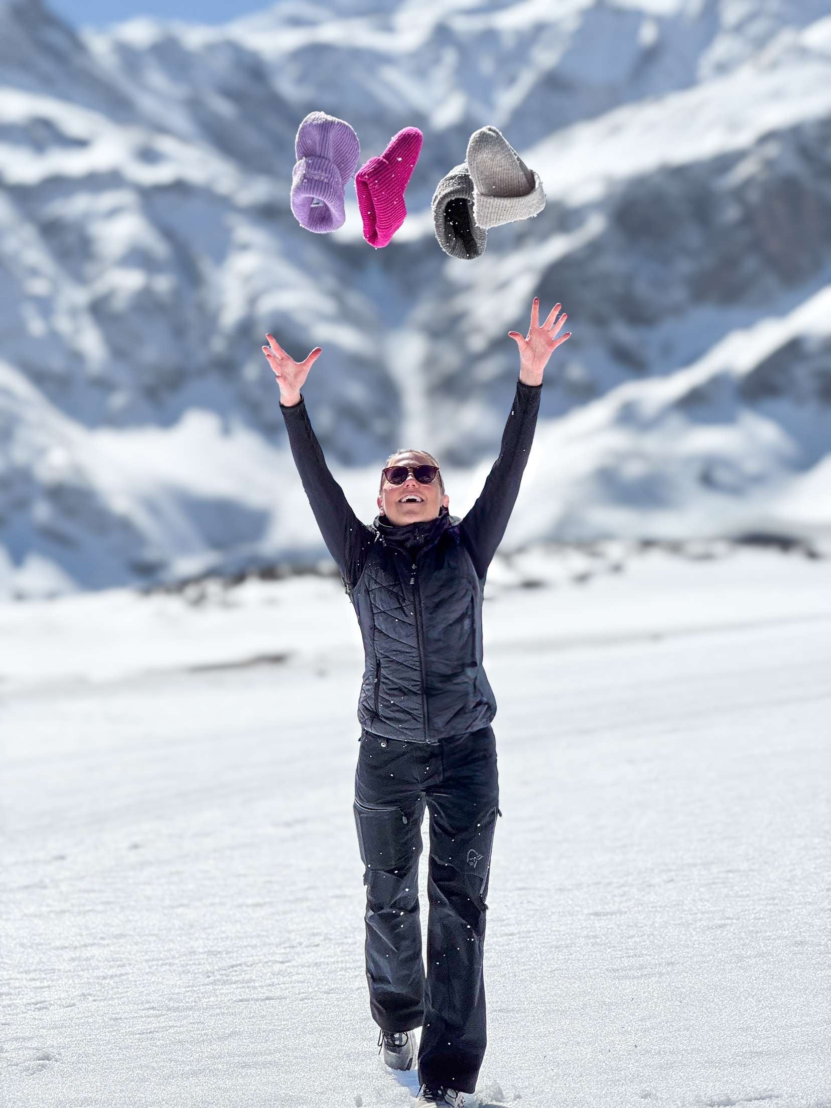 Black Puffer Vest and Ski Boots for a Functional Apres Ski Outfit Black Puffer Vest and Ski Boots for a Functional Apres Ski Outfit β Apres Ski Outfits