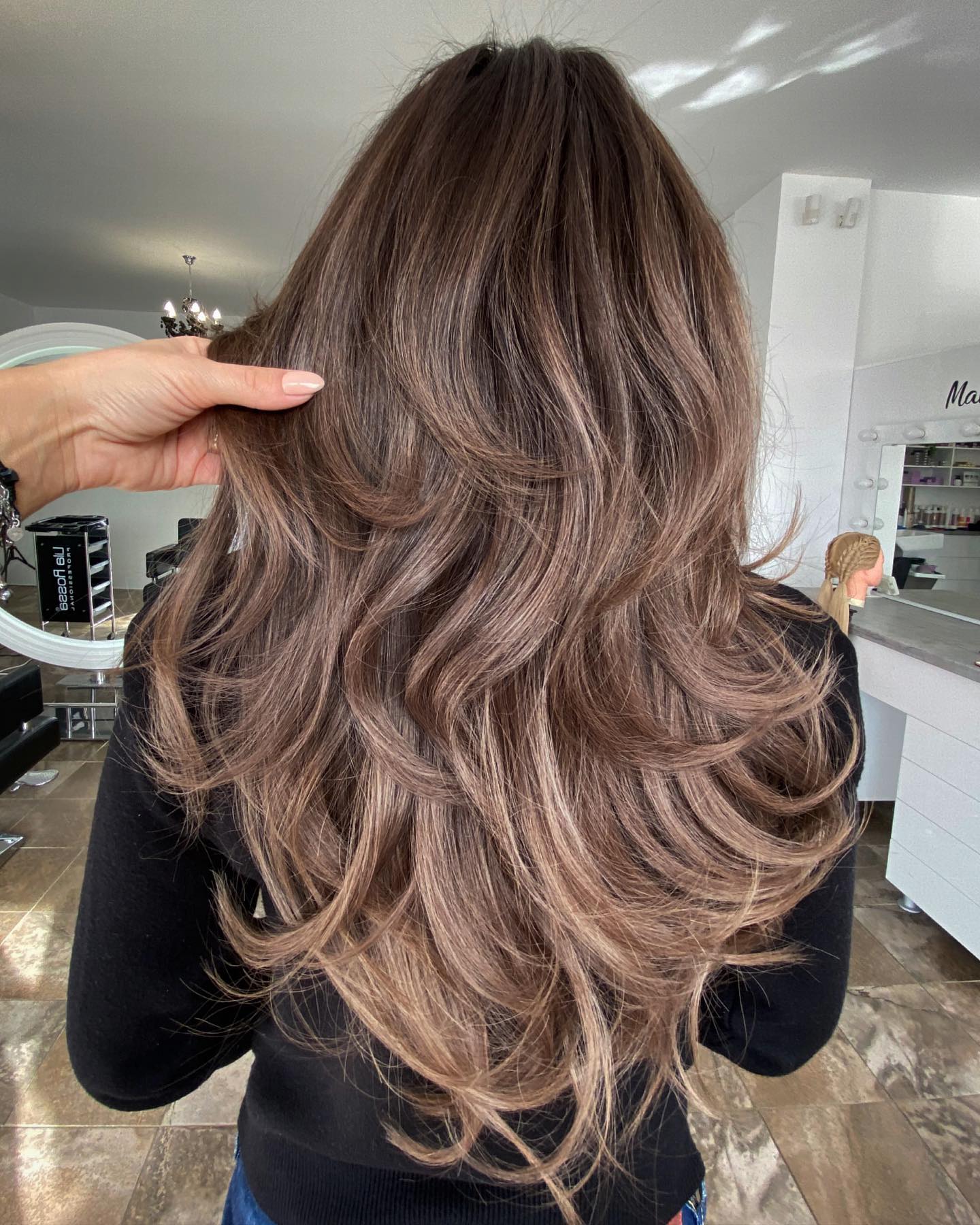 Layers Mid-Back Dark Ash Brown With Lighter Brown Highlights Layers Mid-Back Dark Ash Brown With Lighter Brown Highlights β Dark Winter Hair Colors