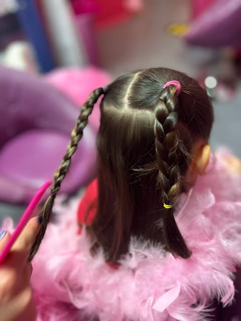 Visual Idea β The Hair Reaches Mid-Back Visual Idea β The Hair Reaches Mid-Back β Winter Hairstyles for Kids
