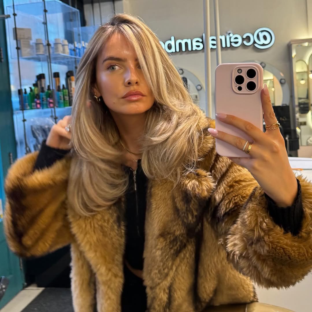 Honey Blonde With Highlights Visual Idea Honey Blonde With Highlights Visual Idea β Long Winter Haircuts