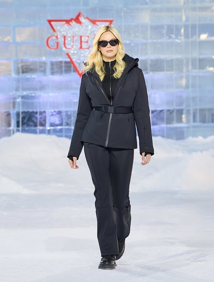 All-Black Ski Suit: Sleek Winter Sports Performance — Europe Winter Outfits