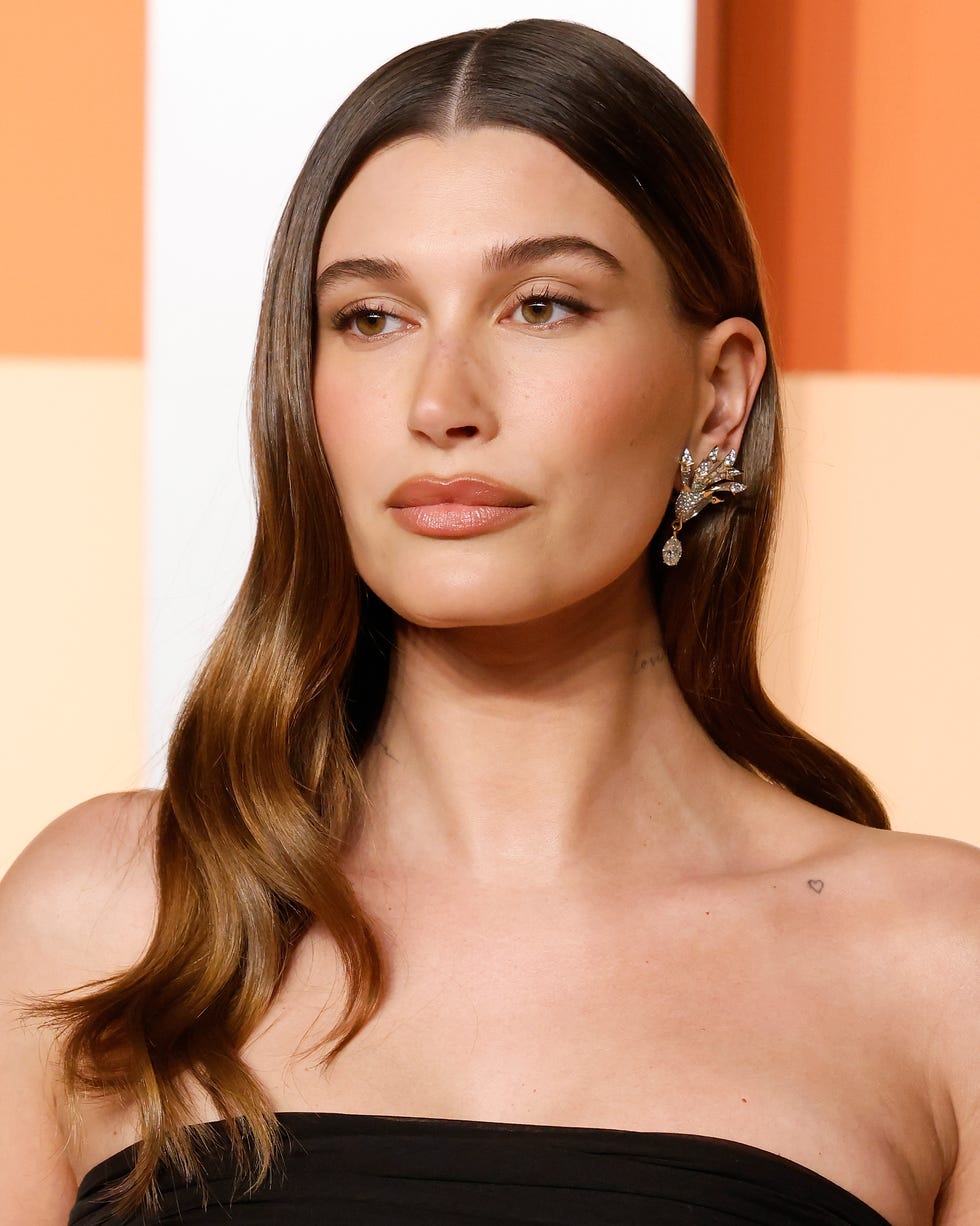 Sleek Straight Bob With Side Part Sleek Straight Bob With Side Part β Winter Haircuts for Square Faces