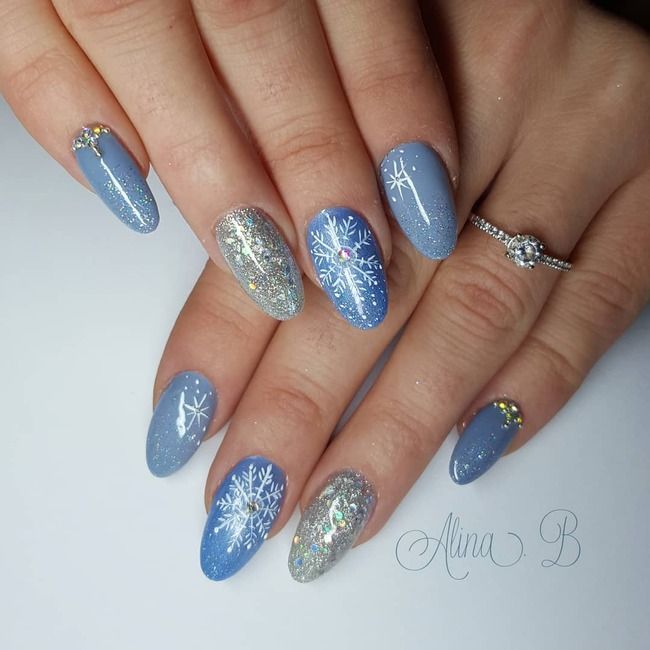 Medium Oval Light Blue with Snowflakes and Rhinestones Medium Oval Light Blue with Snowflakes and Rhinestones β Sparkly Winter Nails