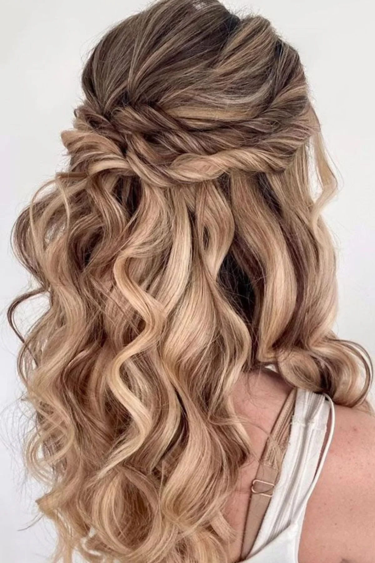 Blonde With Dark Roots And Highlights Visual Idea — Winter Half Up Half Down Hairstyles