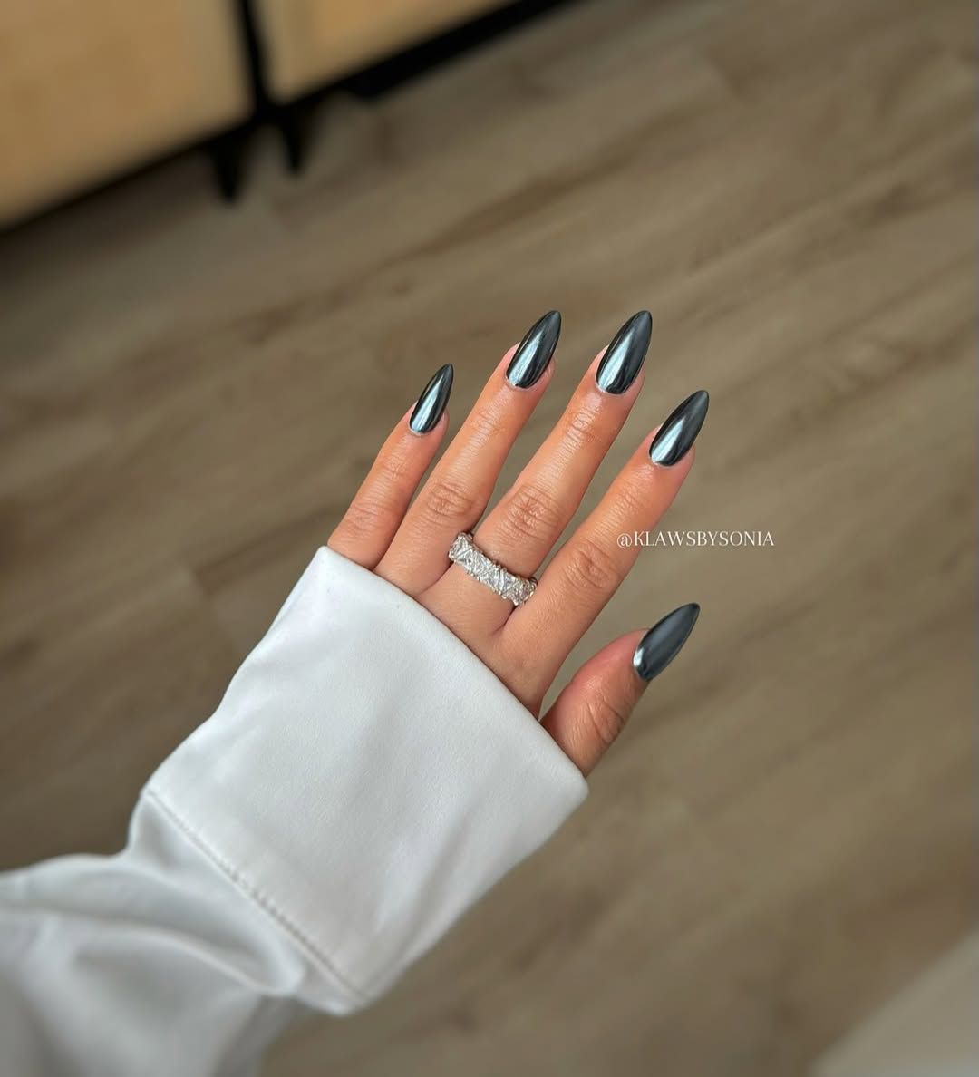 Dark Cool-Toned Silver Chrome Almonds Dark Cool-Toned Silver Chrome Almonds β Winter Chrome Nails