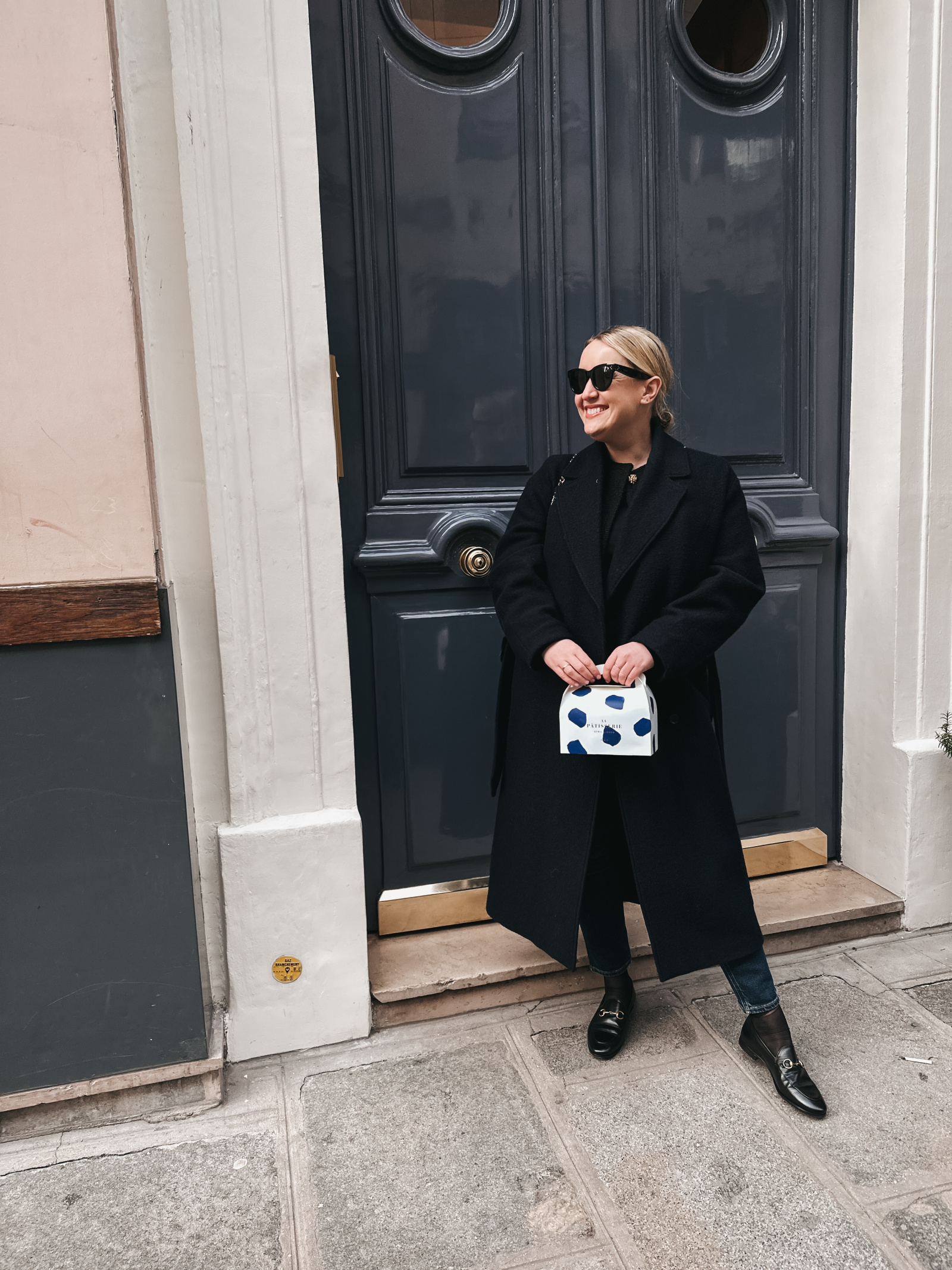Chic Travel: The Black Wool Coat Chic Travel: The Black Wool Coat β Winter Capsule Wardrobe