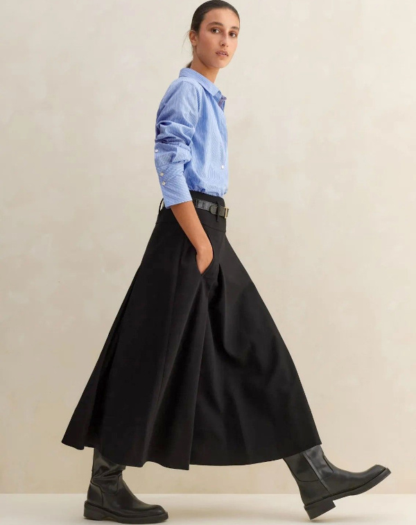 Voluminous Black Maxi Skirt with Striped Shirt Voluminous Black Maxi Skirt with Striped Shirt β Winter Skirt Outfits