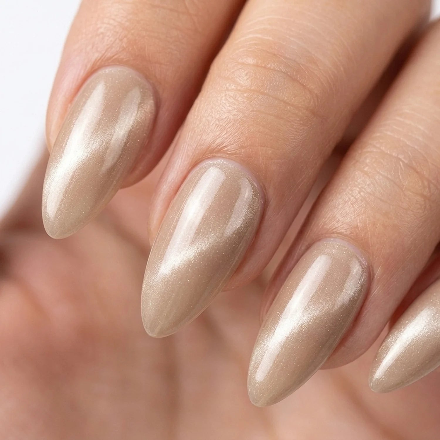 Light Beige Cat Eye Almond Nails — Winter Champagne Nails