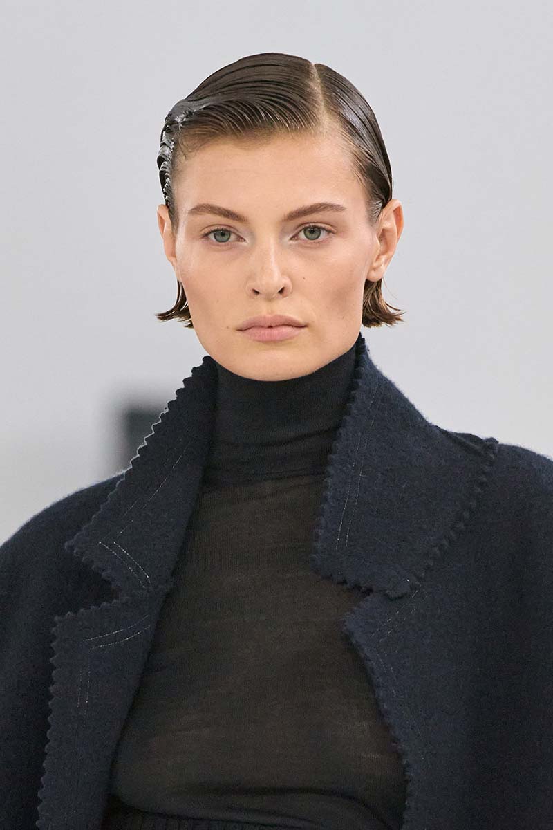 темно-каштановый Visual Idea — Winter Hairstyles for Short Hair