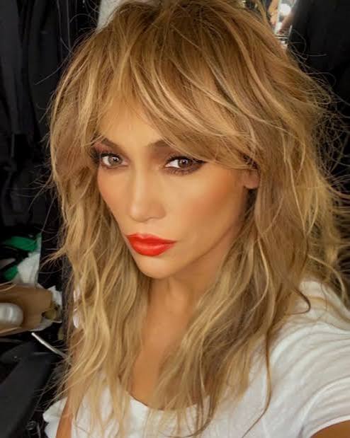 Honey Blonde With Lighter Highlights Collarbone Honey Blonde Shag Honey Blonde With Lighter Highlights Collarbone Honey Blonde Shag β Winter Shag Haircuts
