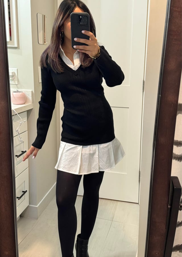 V-Neck Sweater with Collared Shirt and Black Tights V-Neck Sweater with Collared Shirt and Black Tights β Preppy Winter Outfits