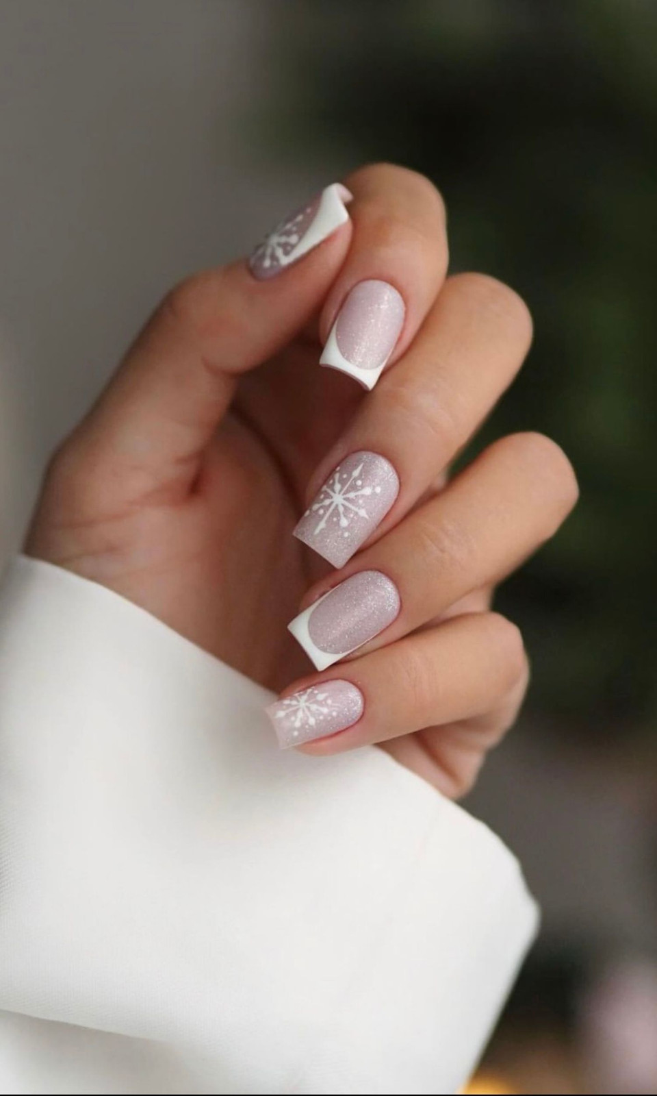 Shimmer Glossy Visual Idea Shimmer Glossy Visual Idea β Christmas Square Nails 2026