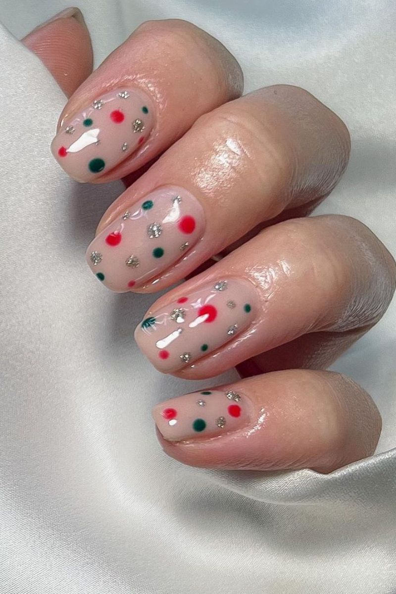 Red Green Polka Dot Glitter Oval Nails Red Green Polka Dot Glitter Oval Nails β Simple Short Christmas Nails 2026