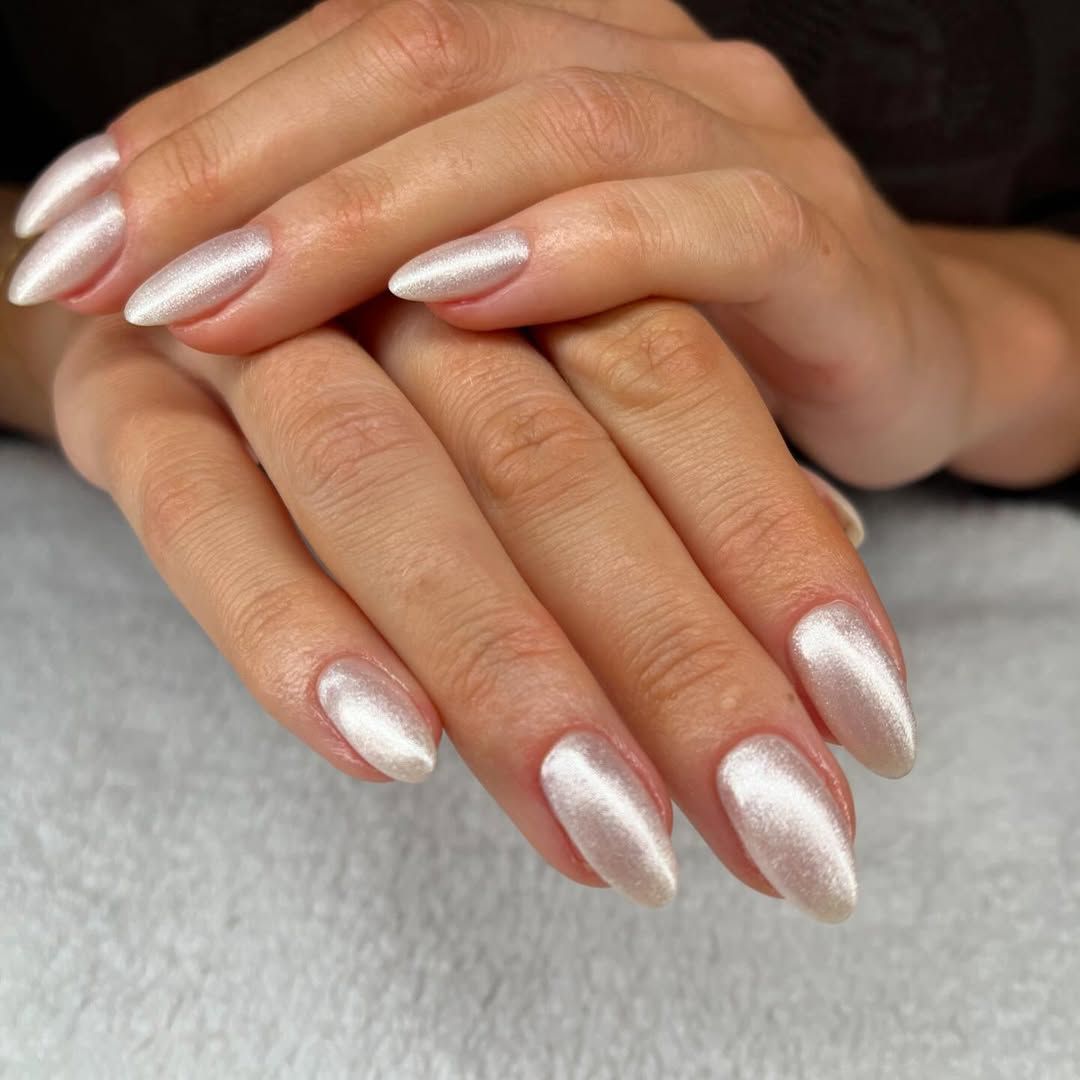 Shimmer Visual Idea Shimmer Visual Idea β Clean Girl Winter Nails