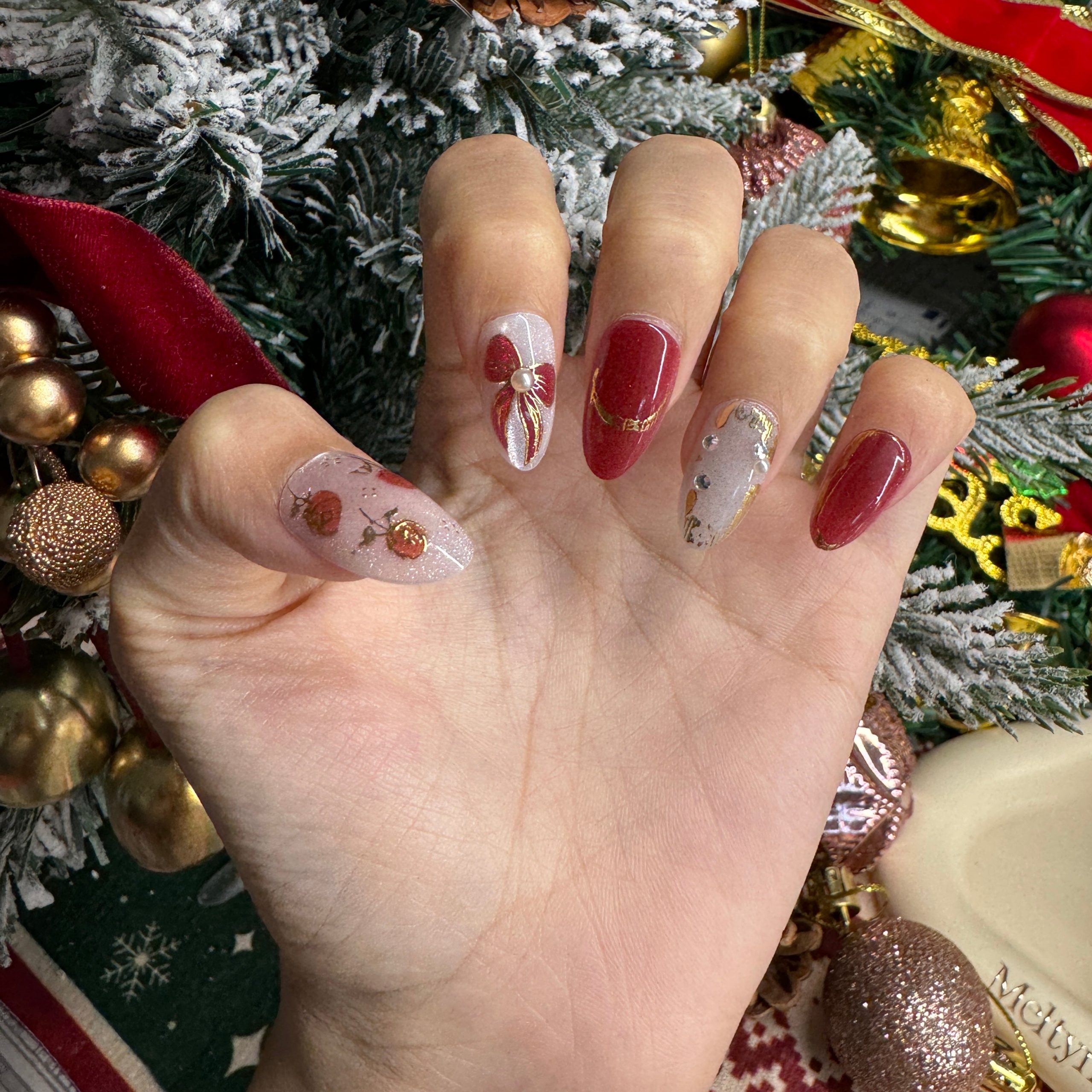 Red White Nude Holly Berry Dot Coffin Nails Red White Nude Holly Berry Dot Coffin Nails β Short Christmas Coffin Nails 2026