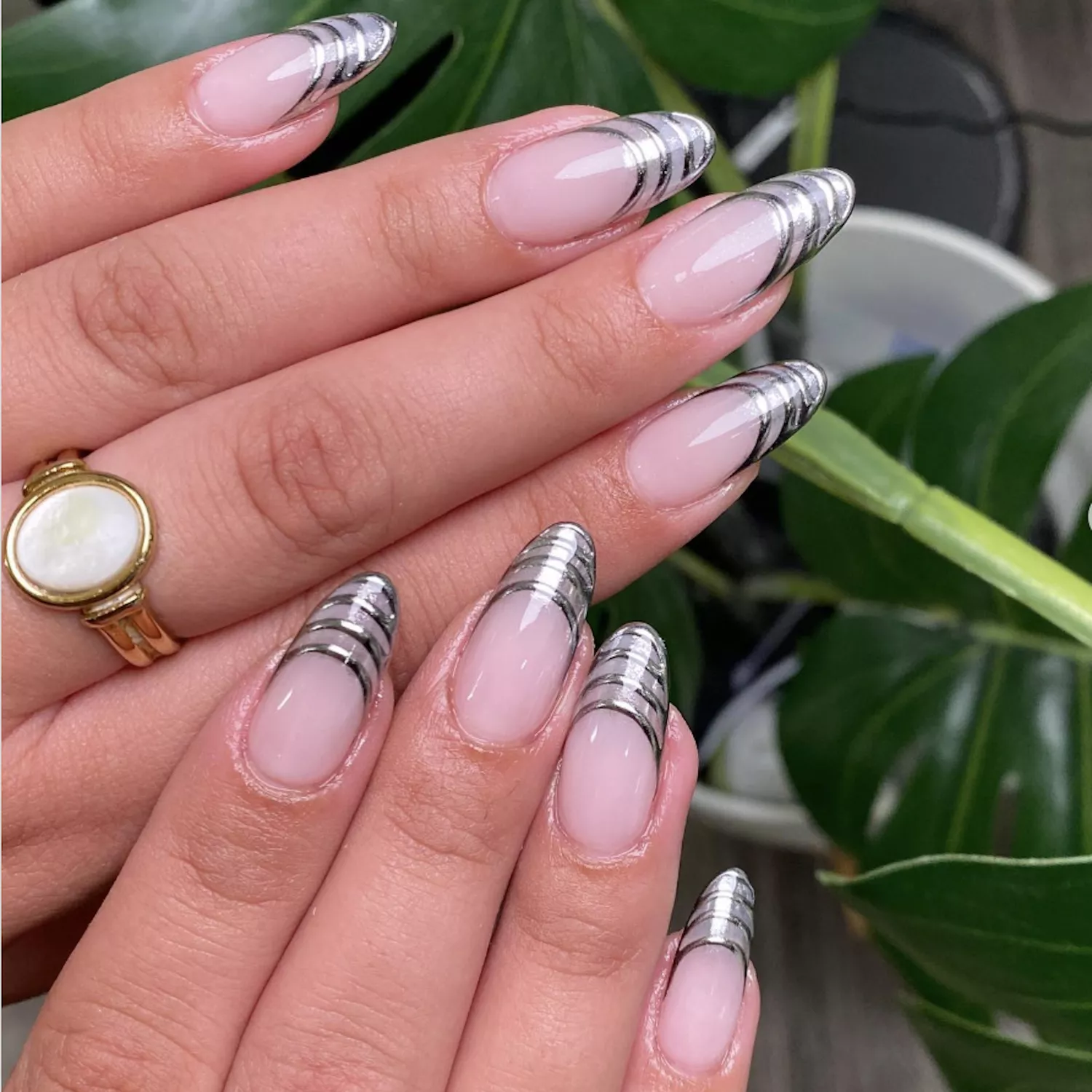 Silver Chrome French Tip Almond Nails Silver Chrome French Tip Almond Nails β Winter Chrome Nails