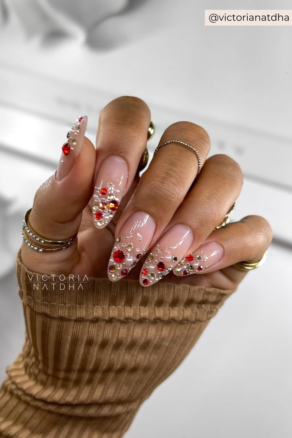 White Gold Visual Idea White Gold Visual Idea β Christmas Acrylic Nails 2026