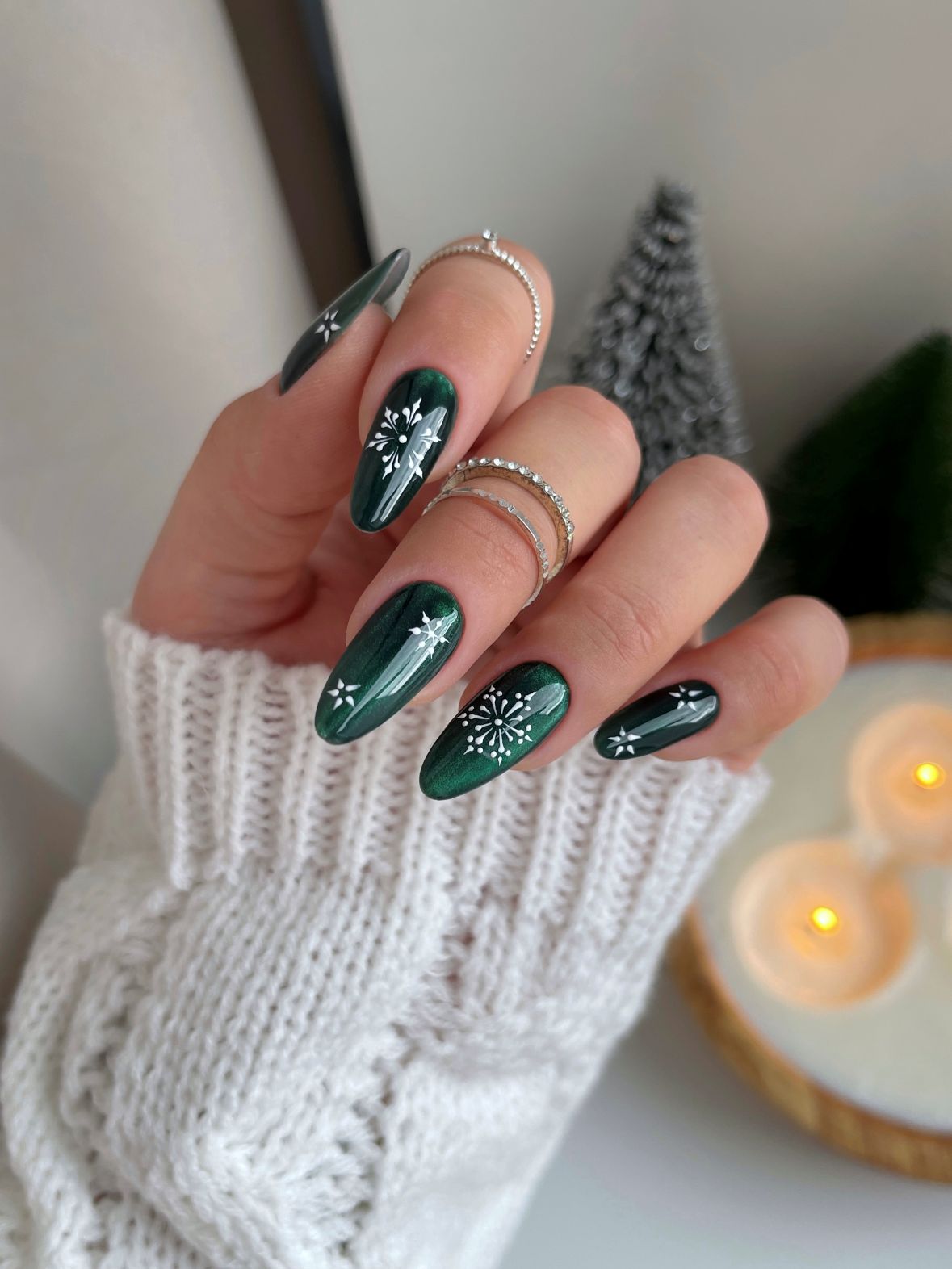Dark Green White Visual Idea — Winter Ombre Nails