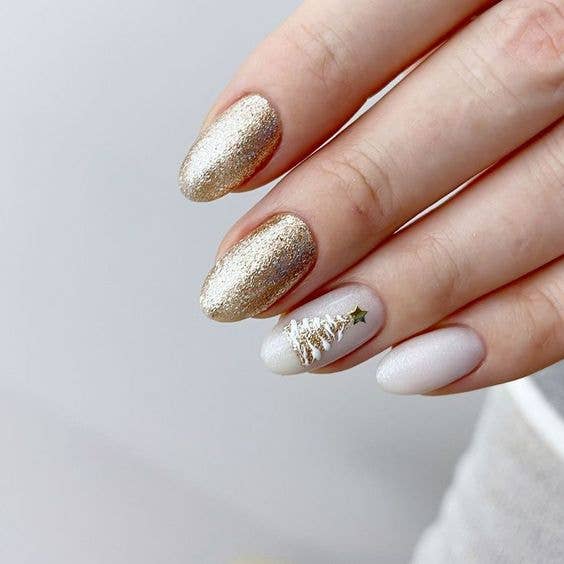 Medium Oval Gold Christmas Tree Medium Oval Gold Christmas Tree β Winter Gold Nails