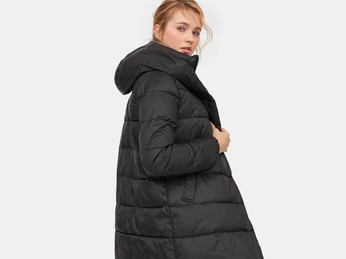 Long Black Puffer Jacket with Oversized Collar and Grey Knit Top — Winter Puffer Jacket Outfits