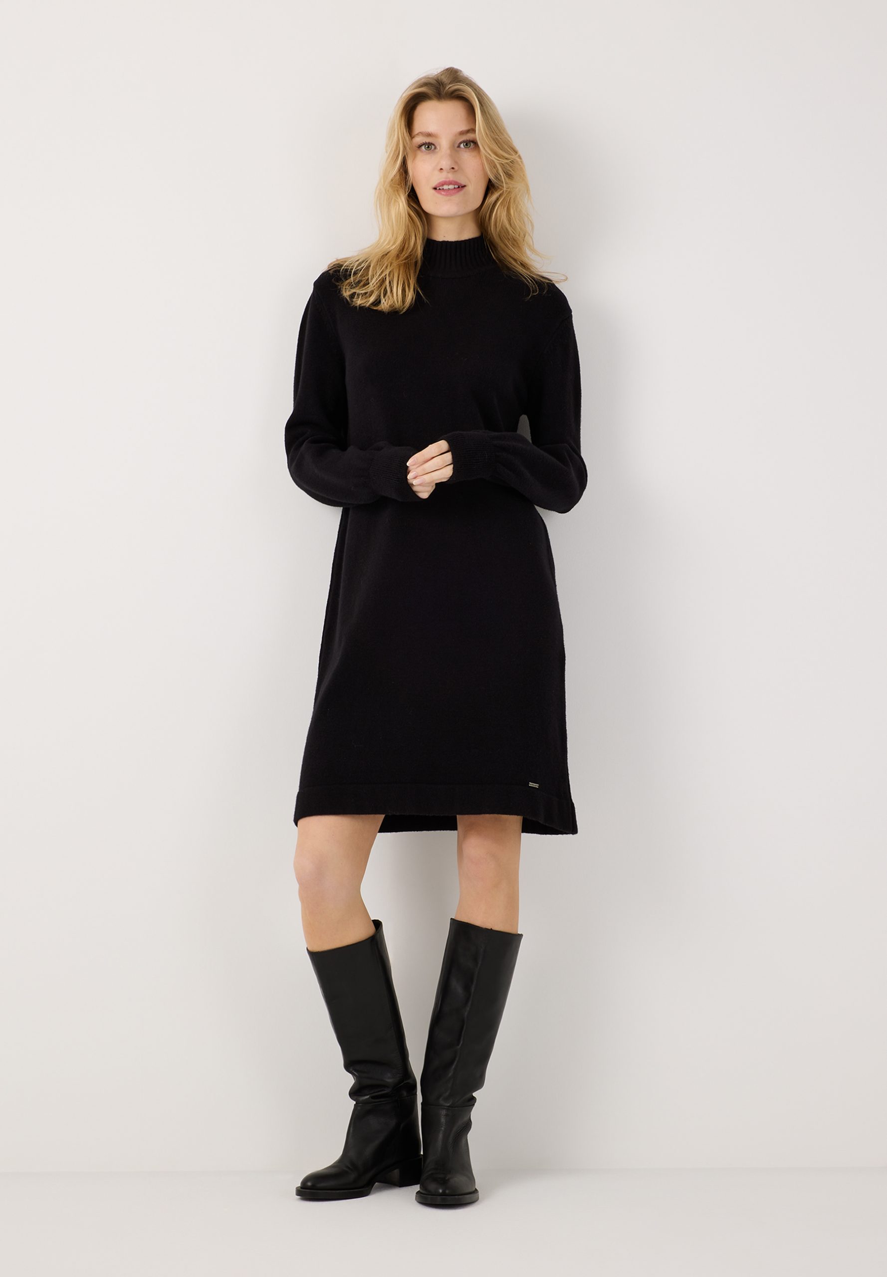 Casual Wool Knit Shift Dress with Knee-High Boots Casual Wool Knit Shift Dress with Knee-High Boots β Winter Dress Outfits