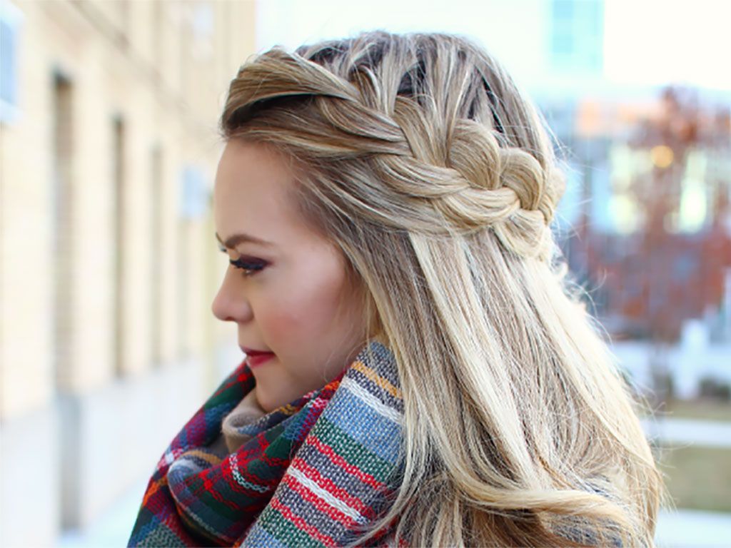Shoulder Visual Idea Shoulder Visual Idea β Winter Hairstyles with Scarf