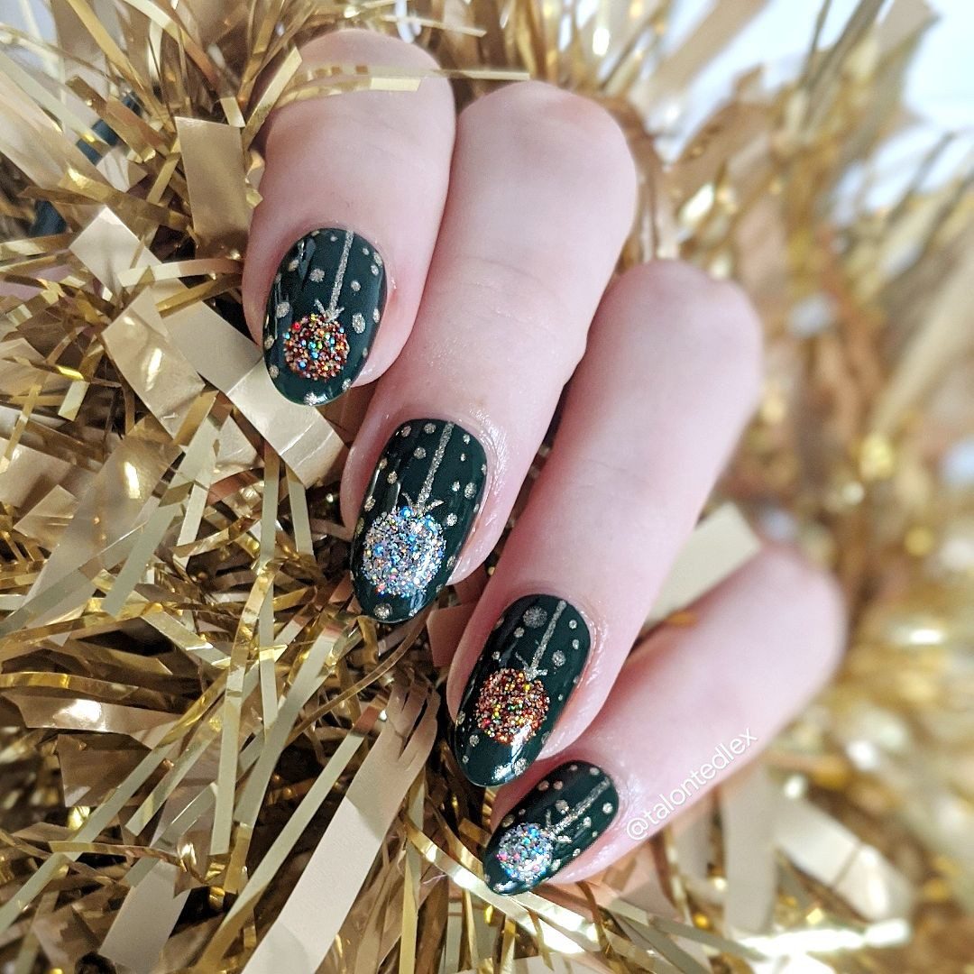 Glossy Glitter Visual Idea Glossy Glitter Visual Idea β Christmas Nails 2026
