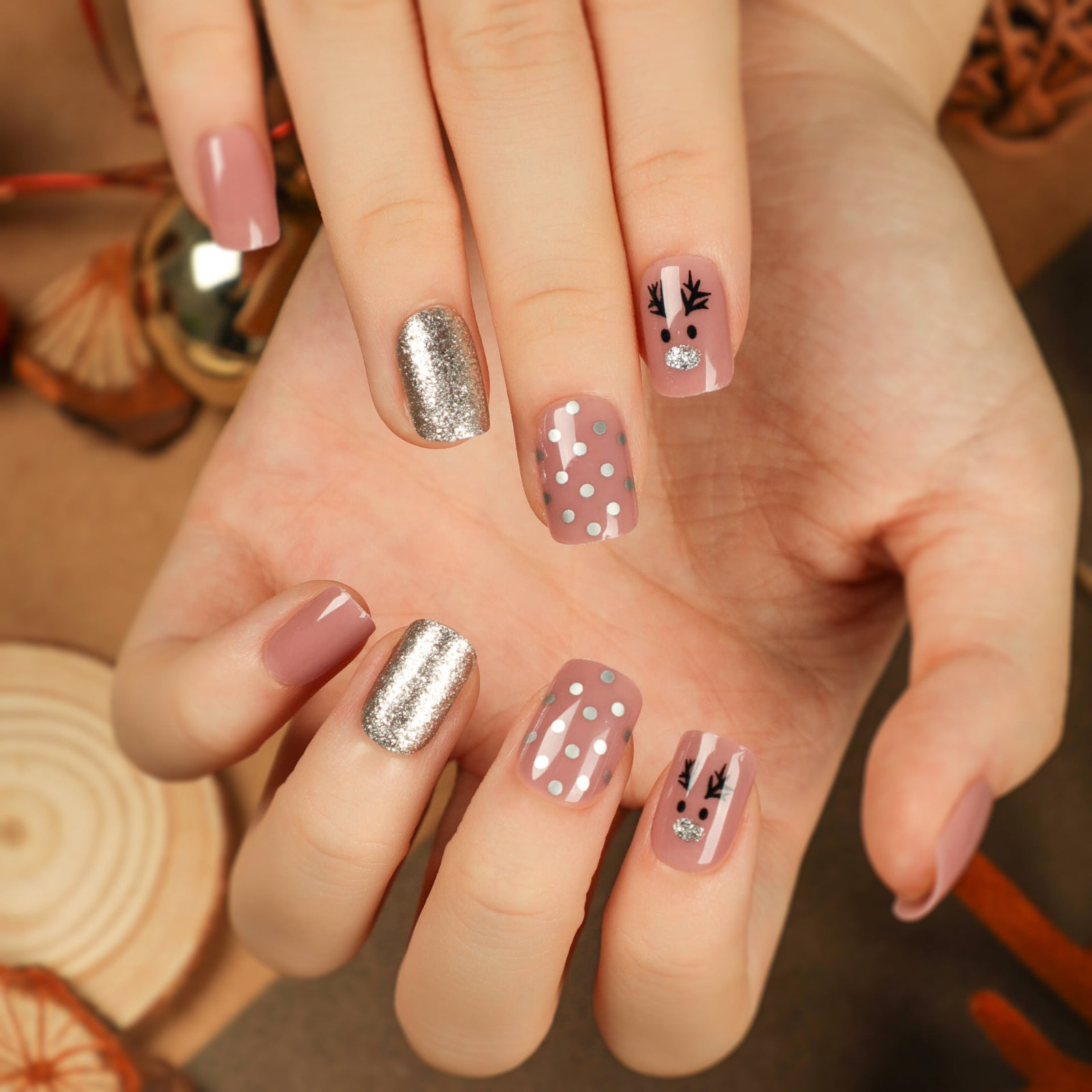 Glossy And Glitter Visual Idea Glossy And Glitter Visual Idea β Christmas Square Nails 2026