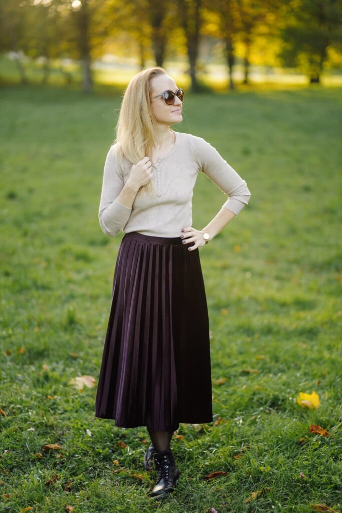 Velvet Pleated Midi Skirt with Ribbed Knit Top Velvet Pleated Midi Skirt with Ribbed Knit Top β Winter Skirt Outfits