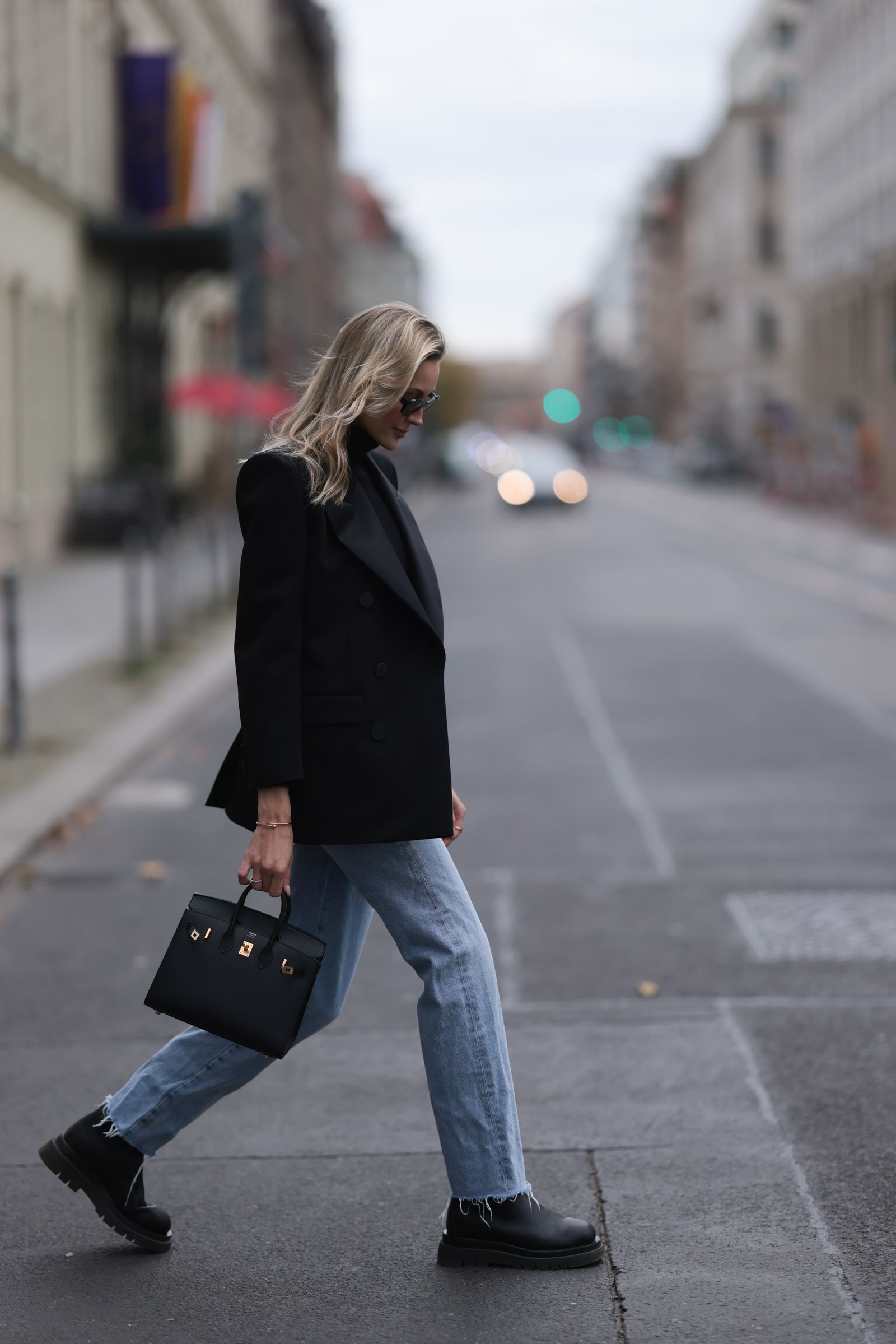 Double-Breasted Blazer and Jeans with Chunky Chelsea Boots Double-Breasted Blazer and Jeans with Chunky Chelsea Boots β Chelsea Boots Outfits