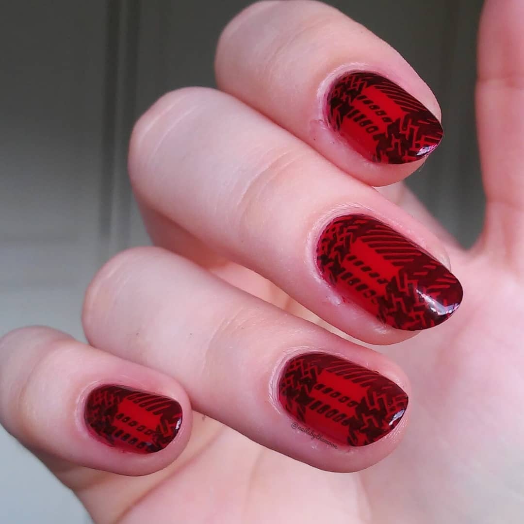 Red and Dark Red Plaid Pattern Nails — Winter Red Nails