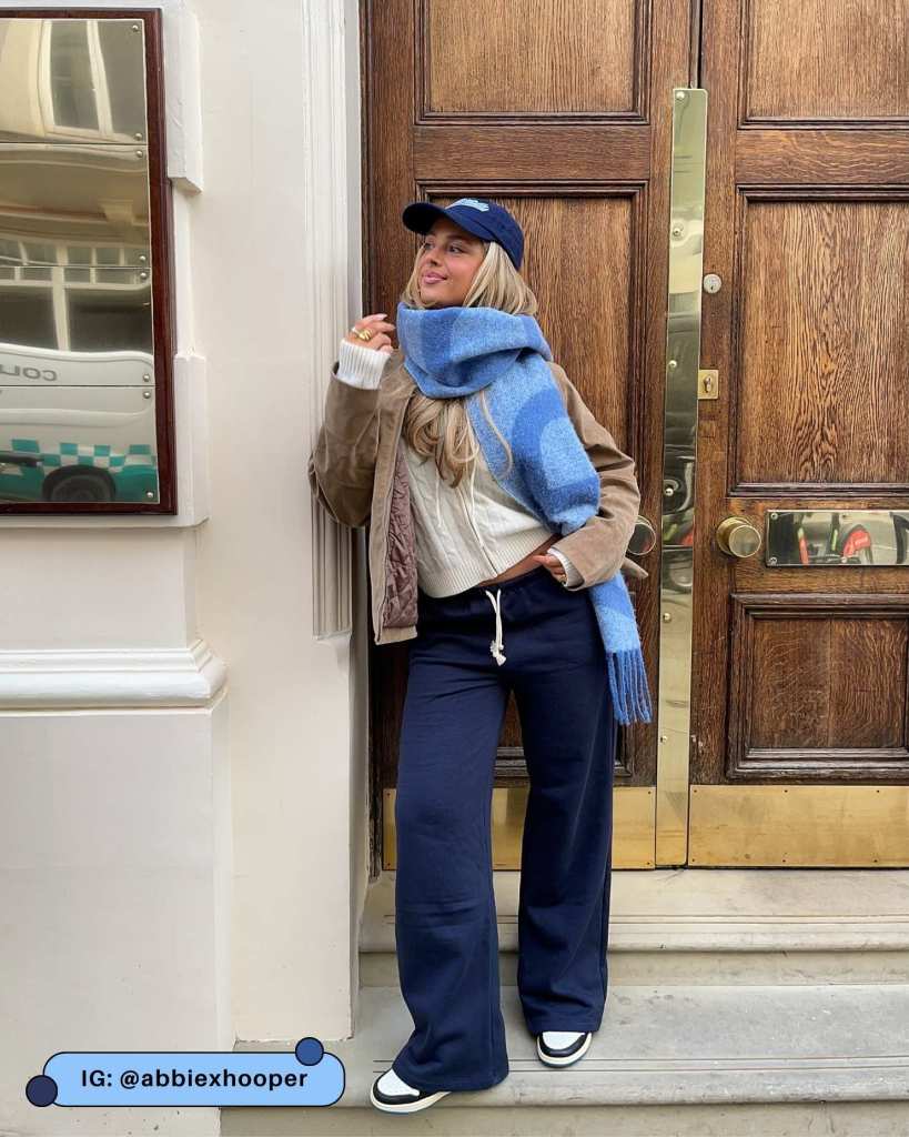 Navy Sweatpants with Cable-Knit Sweater and Scarf Navy Sweatpants with Cable-Knit Sweater and Scarf β Sweatpants Outfits