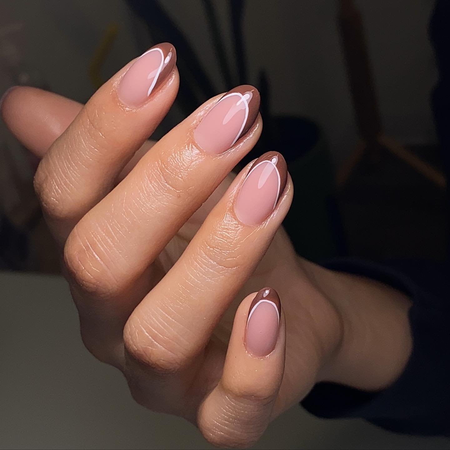 Brown French Tips With A White Outline Visual Idea Brown French Tips With A White Outline Visual Idea β Old Money Winter Nails