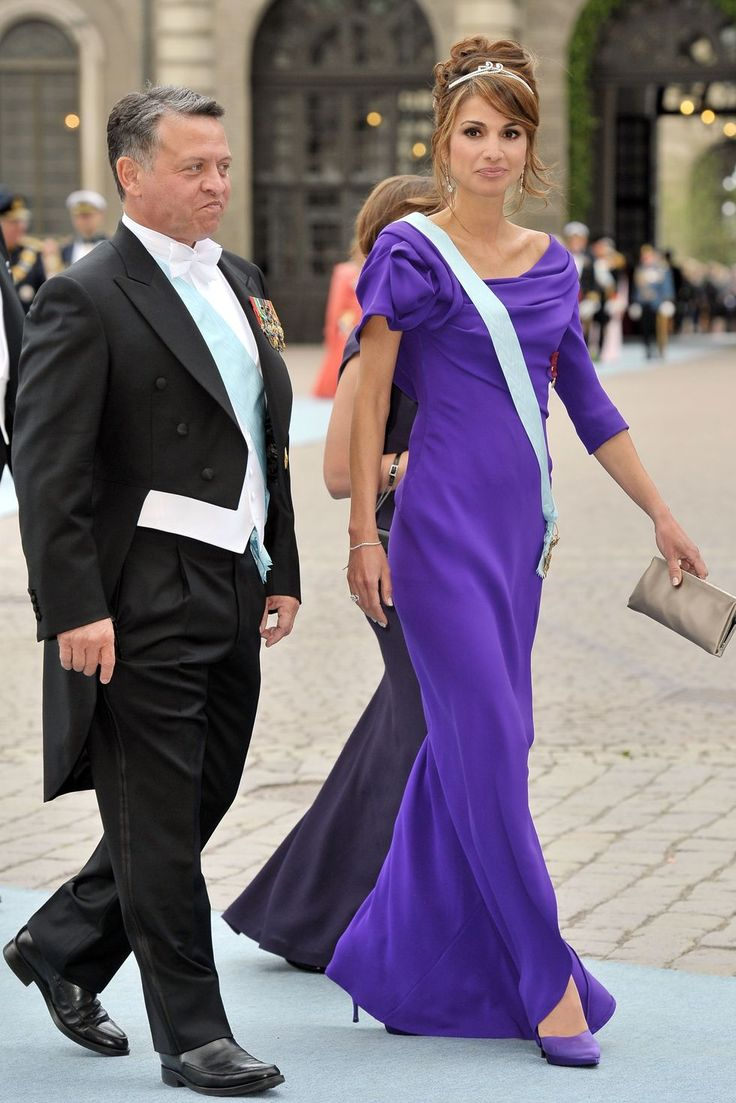 Royal Purple Gown with Prominent Royal Sash Royal Purple Gown with Prominent Royal Sash β Royal Purple Outfits