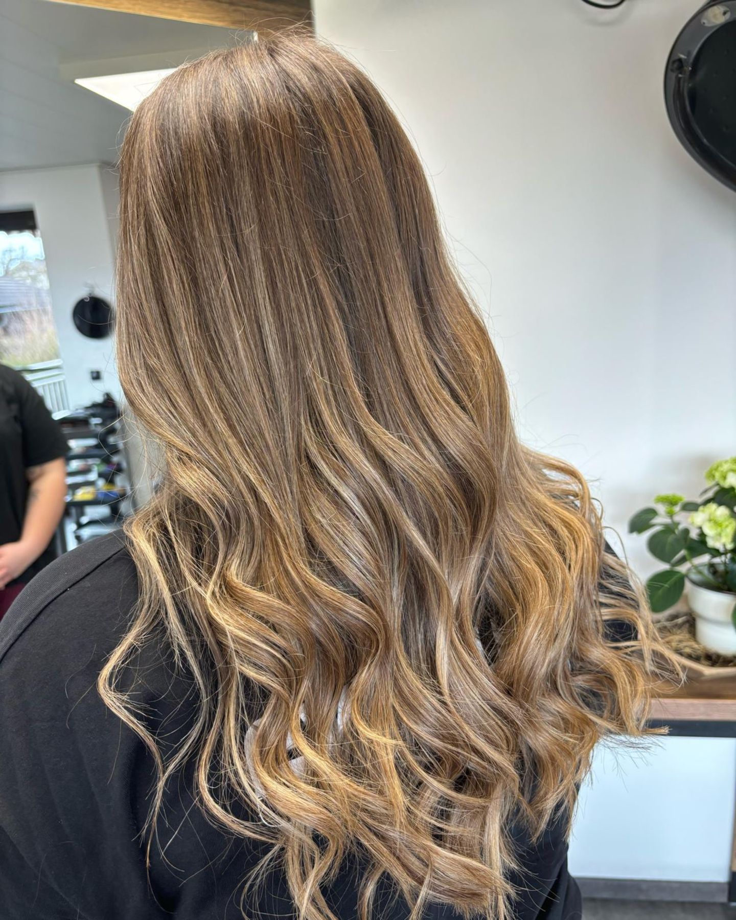 Light Brown With Blonde Highlights Visual Idea Light Brown With Blonde Highlights Visual Idea β Winter Natural Hairstyles