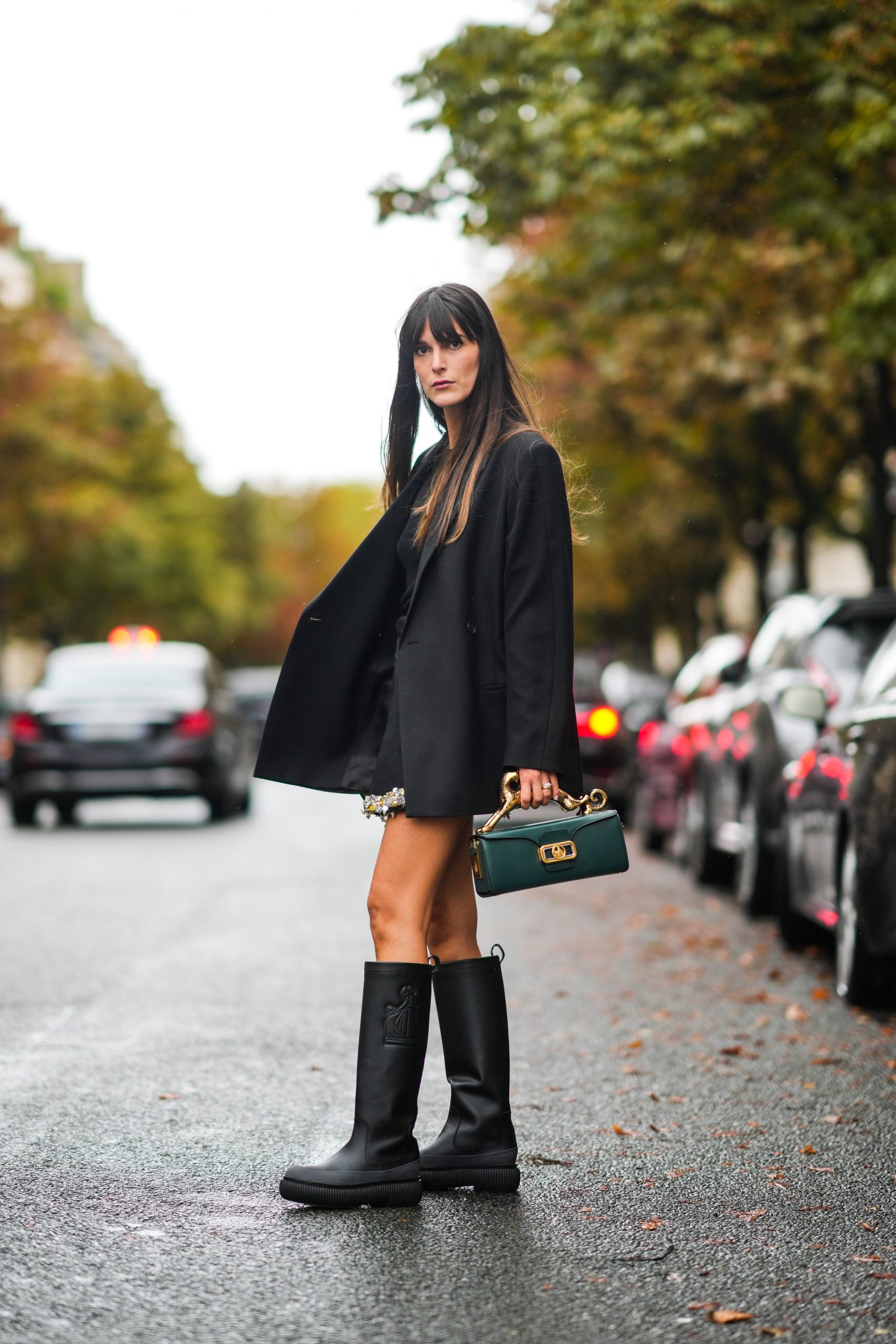 Oversized Blazer and Knee-High Boots: A Modern Casual Combination — Winter Boots Outfits