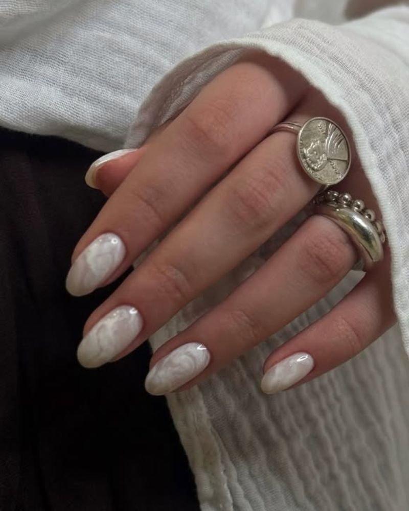 Classic White and Grey Marble on Oval Nails — Winter Marble Nails