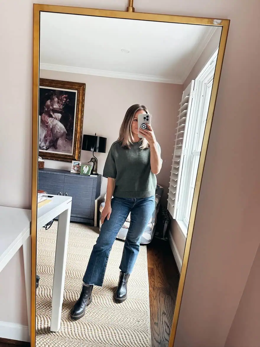 Straight Leg Jeans and Green Top with Chunky Chelsea Boots Straight Leg Jeans and Green Top with Chunky Chelsea Boots β Chelsea Boots Outfits