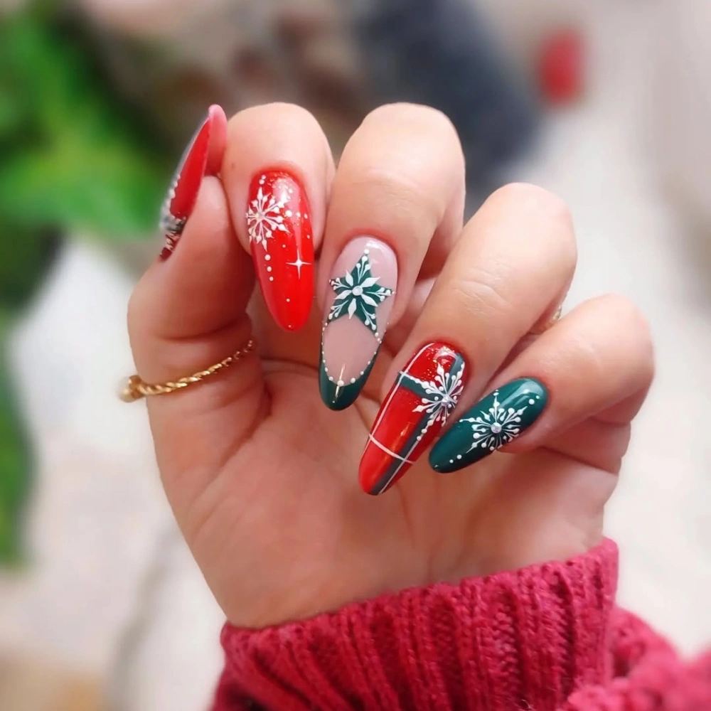 Red Green White Silver Visual Idea Red Green White Silver Visual Idea β Red and Green Christmas Nails 2026